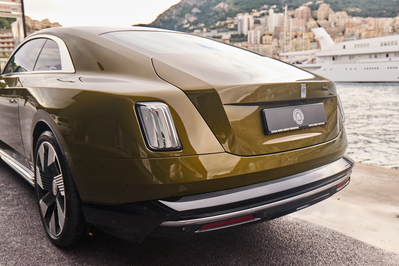 Rolls Royce Spectre — photo 5